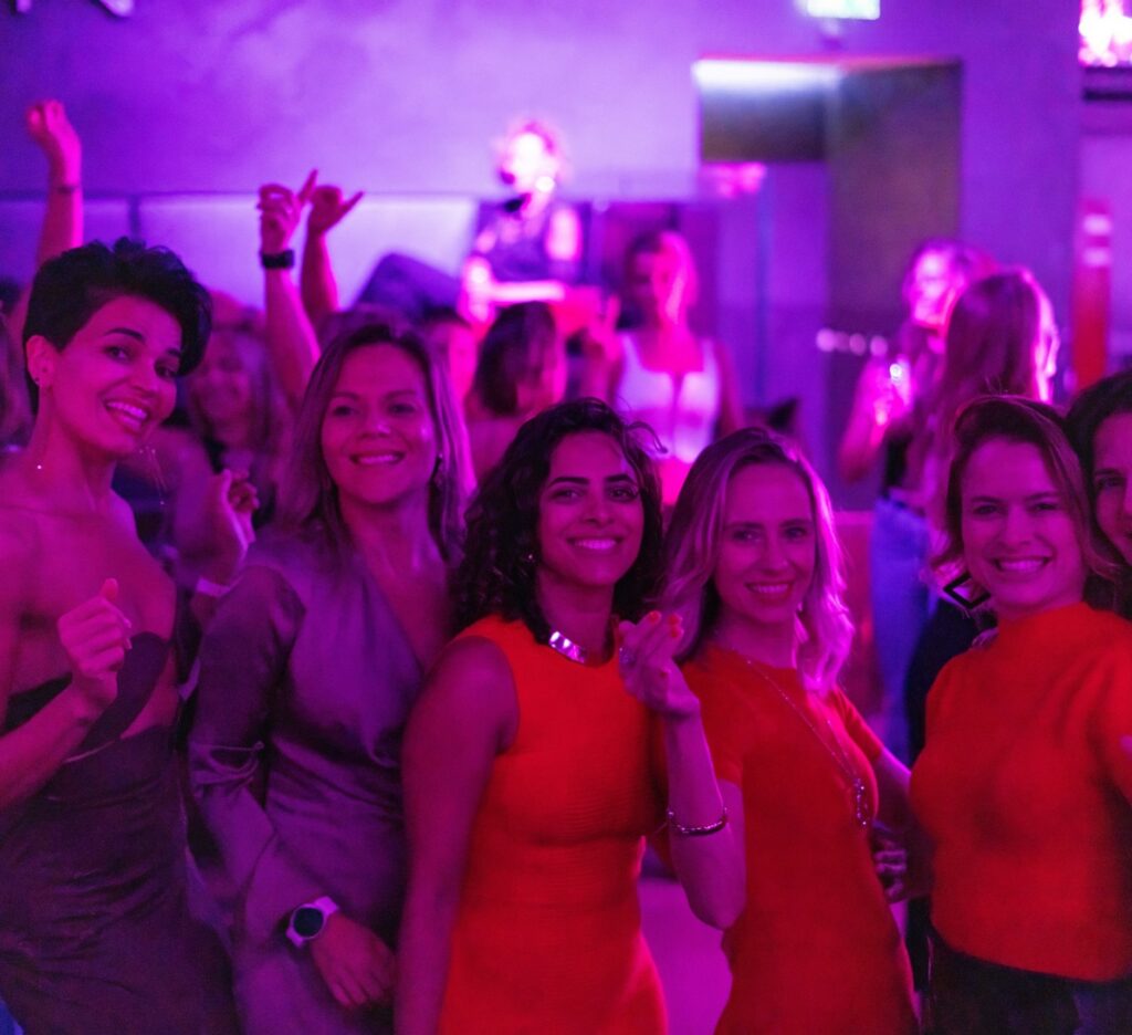 Partecipanti al primo Mums Dance Party al Seven di Lugano, 10 ottobre 2026 — Associazione Culturale Lumina